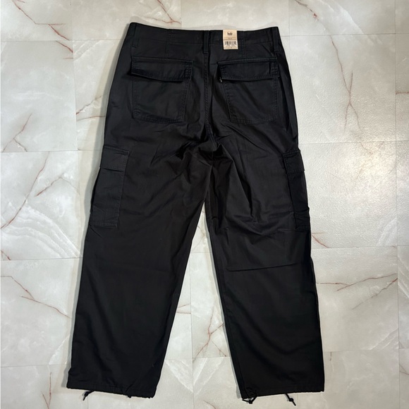NWT Levi's 94 Baggy Cargo Pants In Black Size 30 Women's - Picture 9 of 11